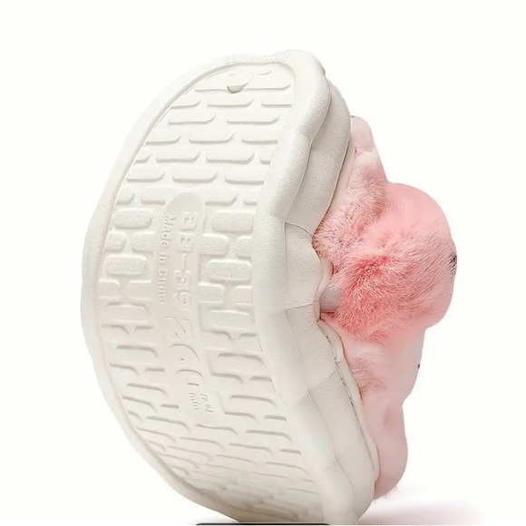 Hello kitty plush slippers NWT Size 8 - Picture 2 of 6